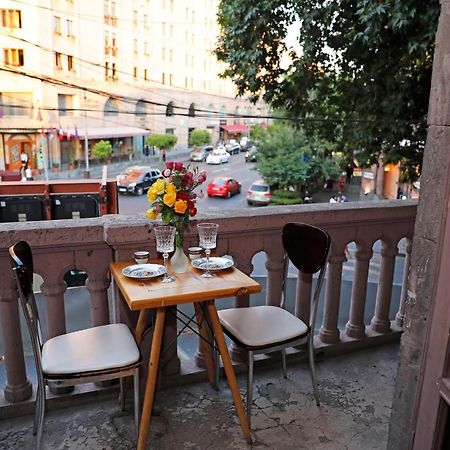 Cozy Apartment On Republic Square Erévan Extérieur photo