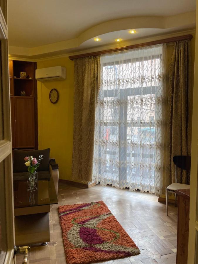 Cozy Apartment On Republic Square Erévan Extérieur photo
