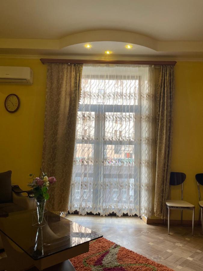 Cozy Apartment On Republic Square Erévan Extérieur photo