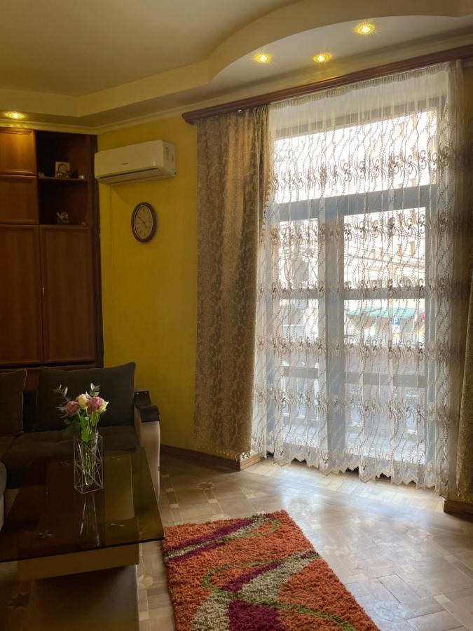 Cozy Apartment On Republic Square Erévan Extérieur photo